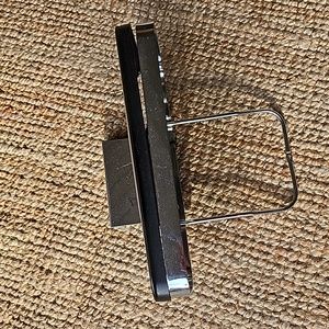 O) Simple Human trashbag holder